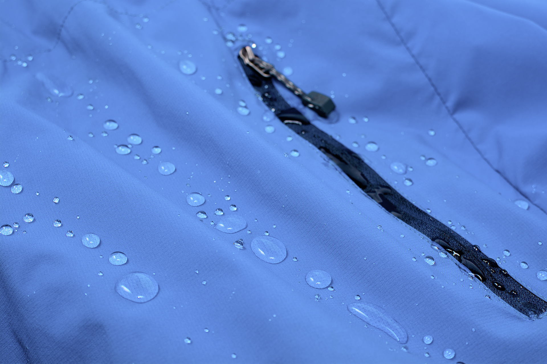 Typical dewetting process: water retracts to forms drops on coated textiles and runs off Typical dewetting process: water retracts to forms drops on coated textiles and runs off